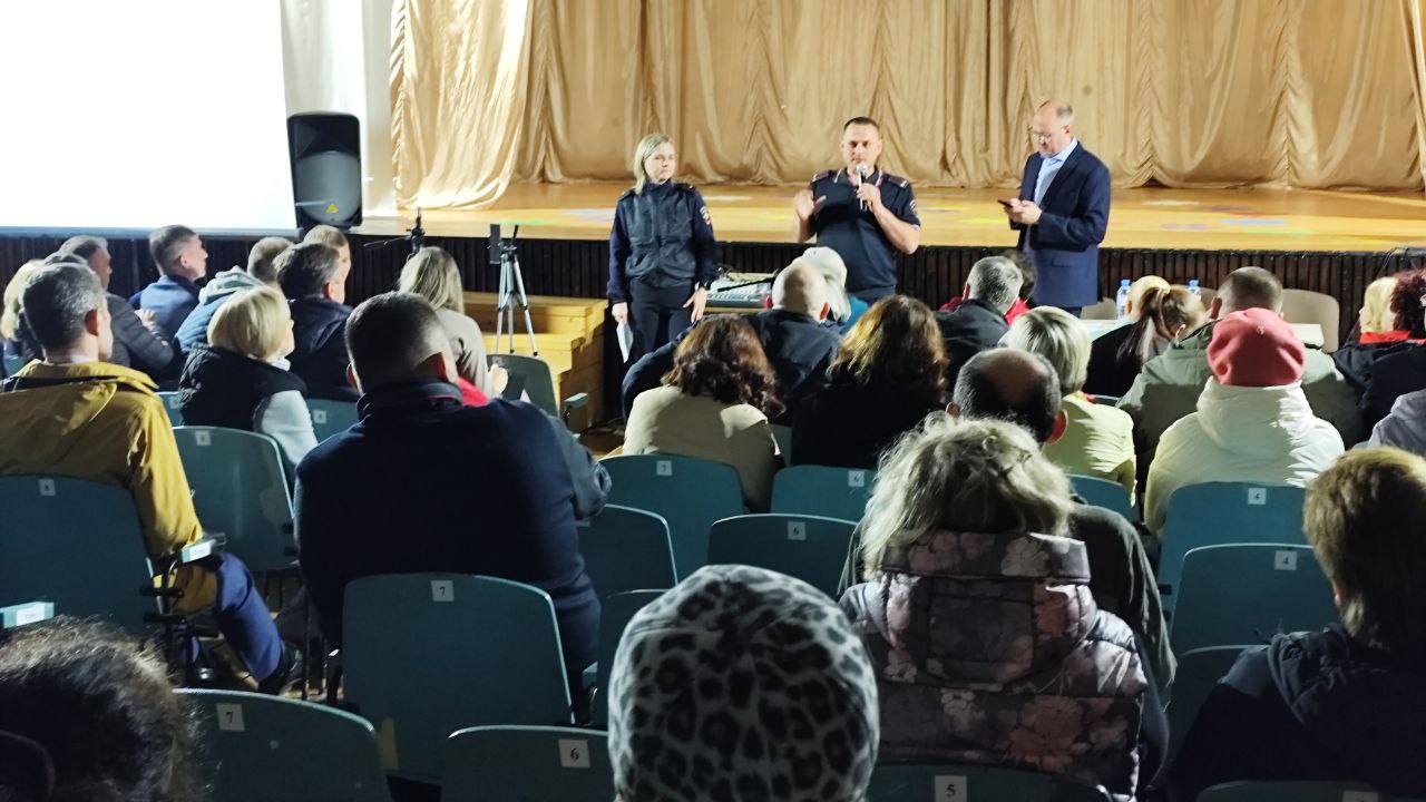 В Томском районе состоялся сход граждан с Главой Томского района.